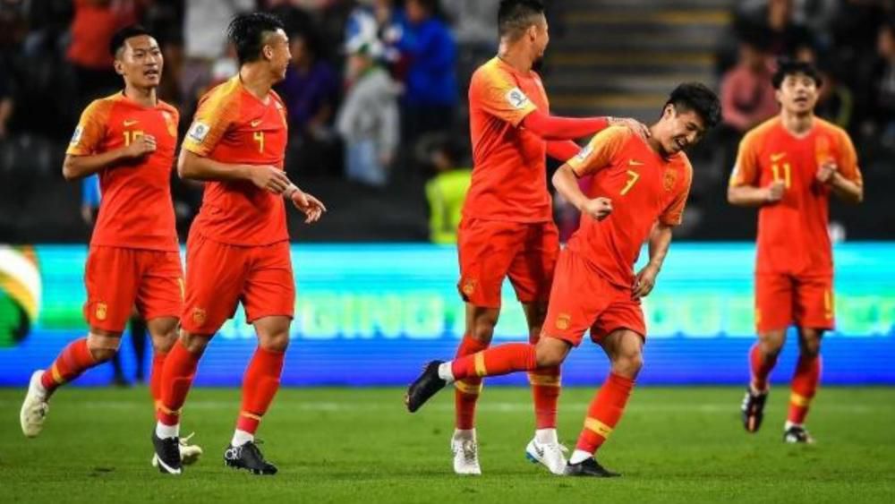 意大利转会专家、FIFA经纪人达里奥-卡诺维认为，奥斯梅恩会在明年6月转会离队。